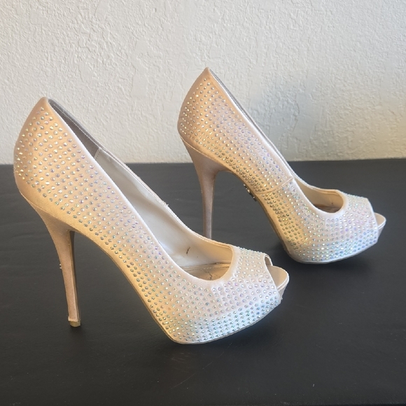 Jennifer Lopez Sparkling Beige Peep-Toe Heels - Picture 9 of 11